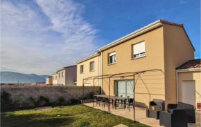 Beautiful home in La Coucourde with 3 Bedrooms